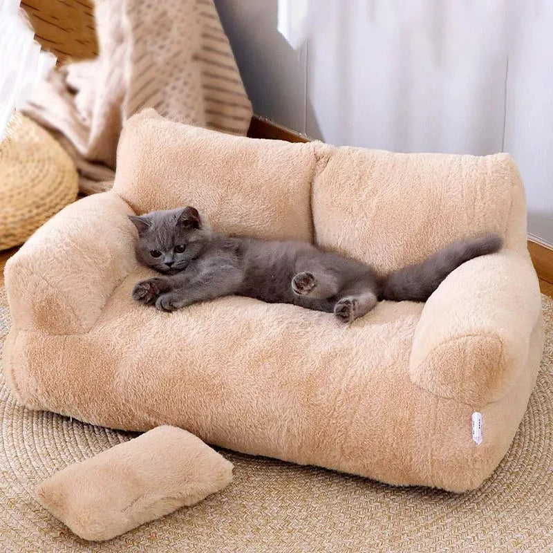 Gemütliches Haustierbett im Sofa-Design