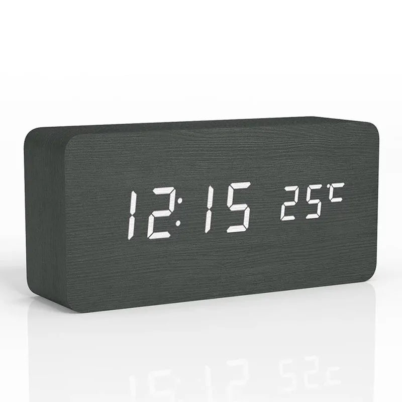 Moderner Digitaler Wecker mit LED-Anzeige