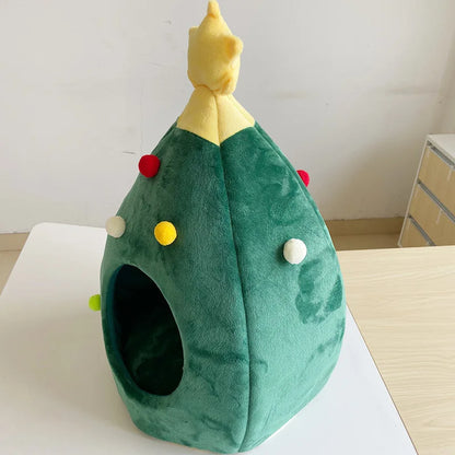 Gemütliches Winterbett für Hunde und Katzen in Weihnachtsbaum Stil